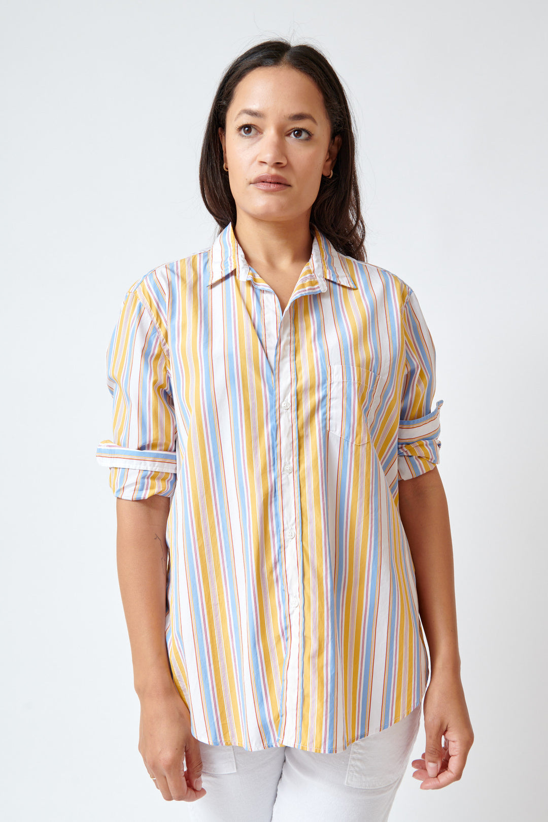 Amanda wearing Frank & Eileen Eileen Relaxed Button Up Shirt front view