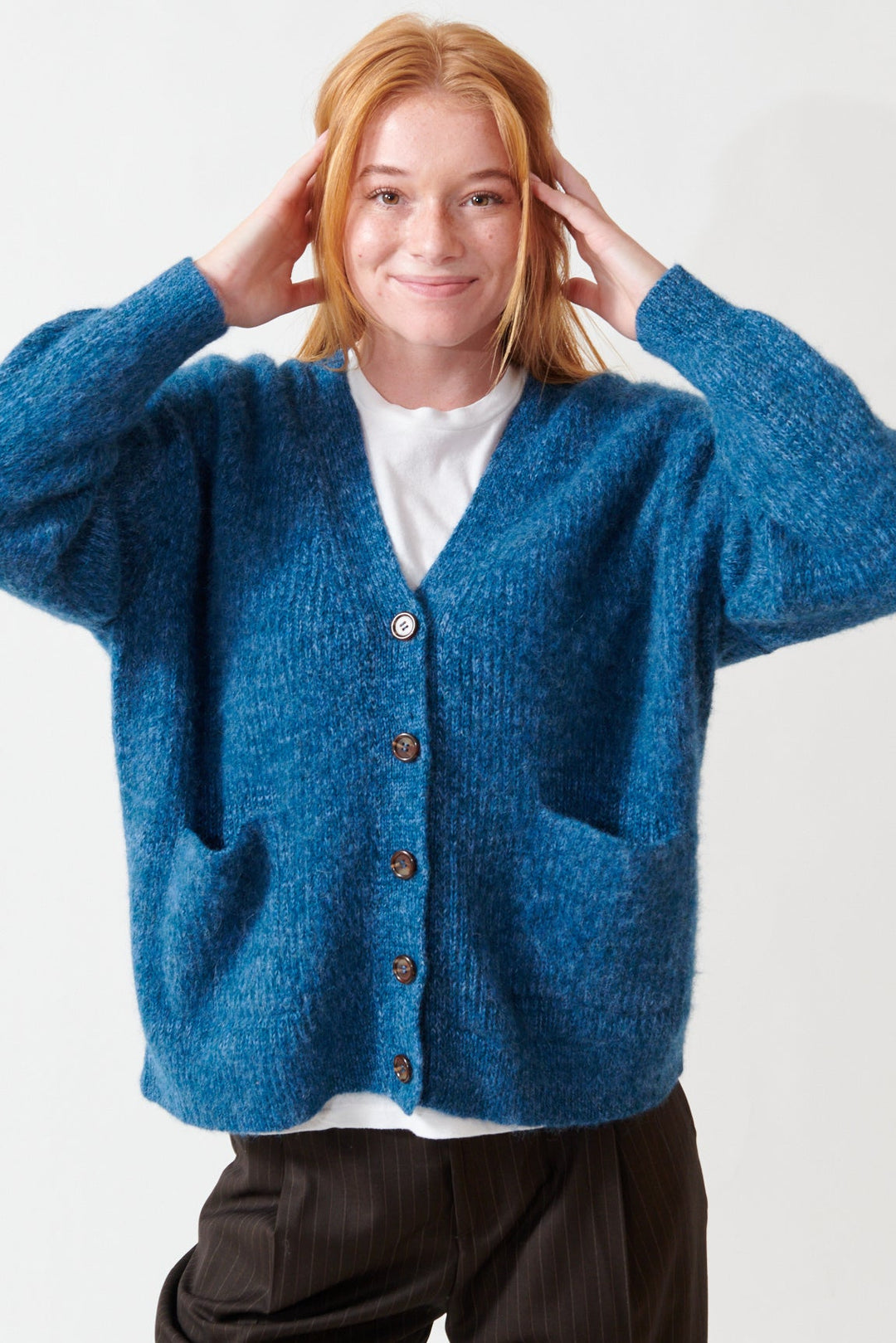 Aysia wearing The Great The Brushed Melange Cardigan front view