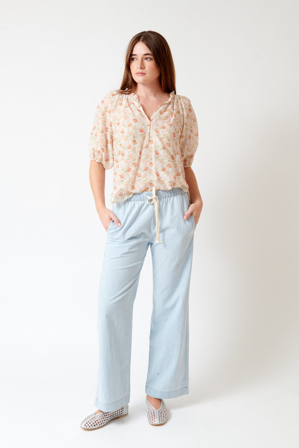 Julia wearing Xirena Dash Pant rear view