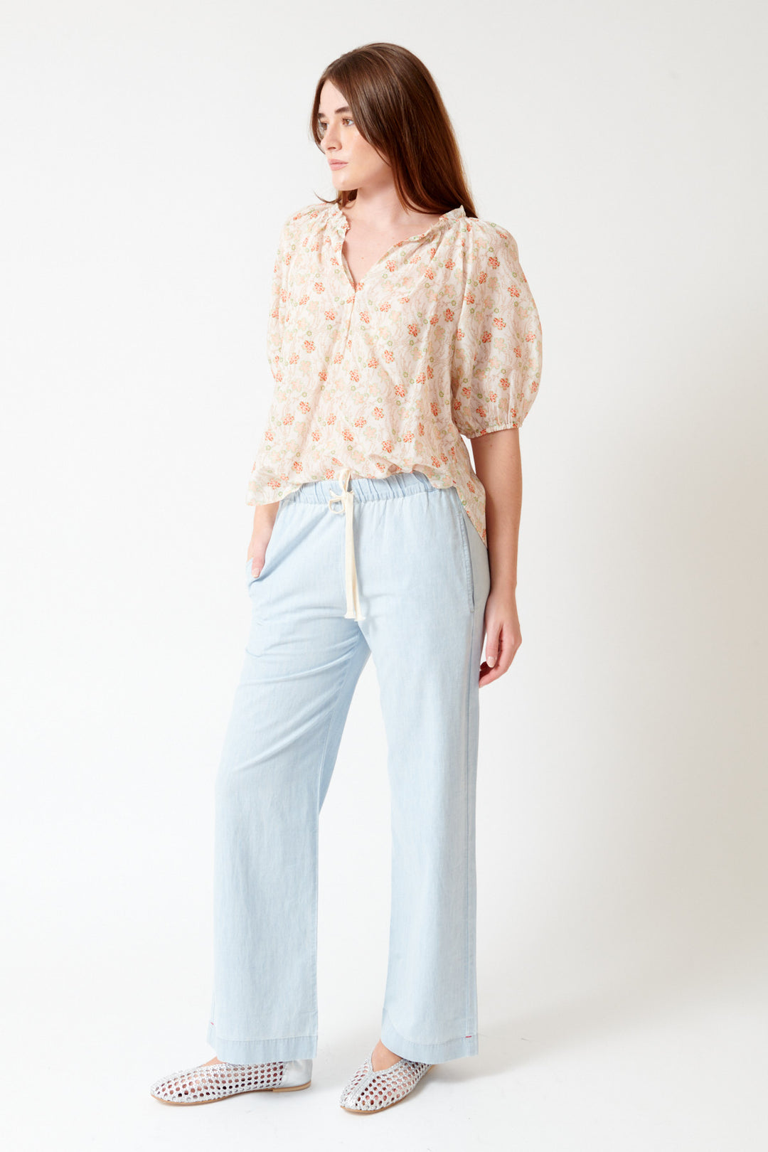 Julia wearing Xirena Dash Pant front view