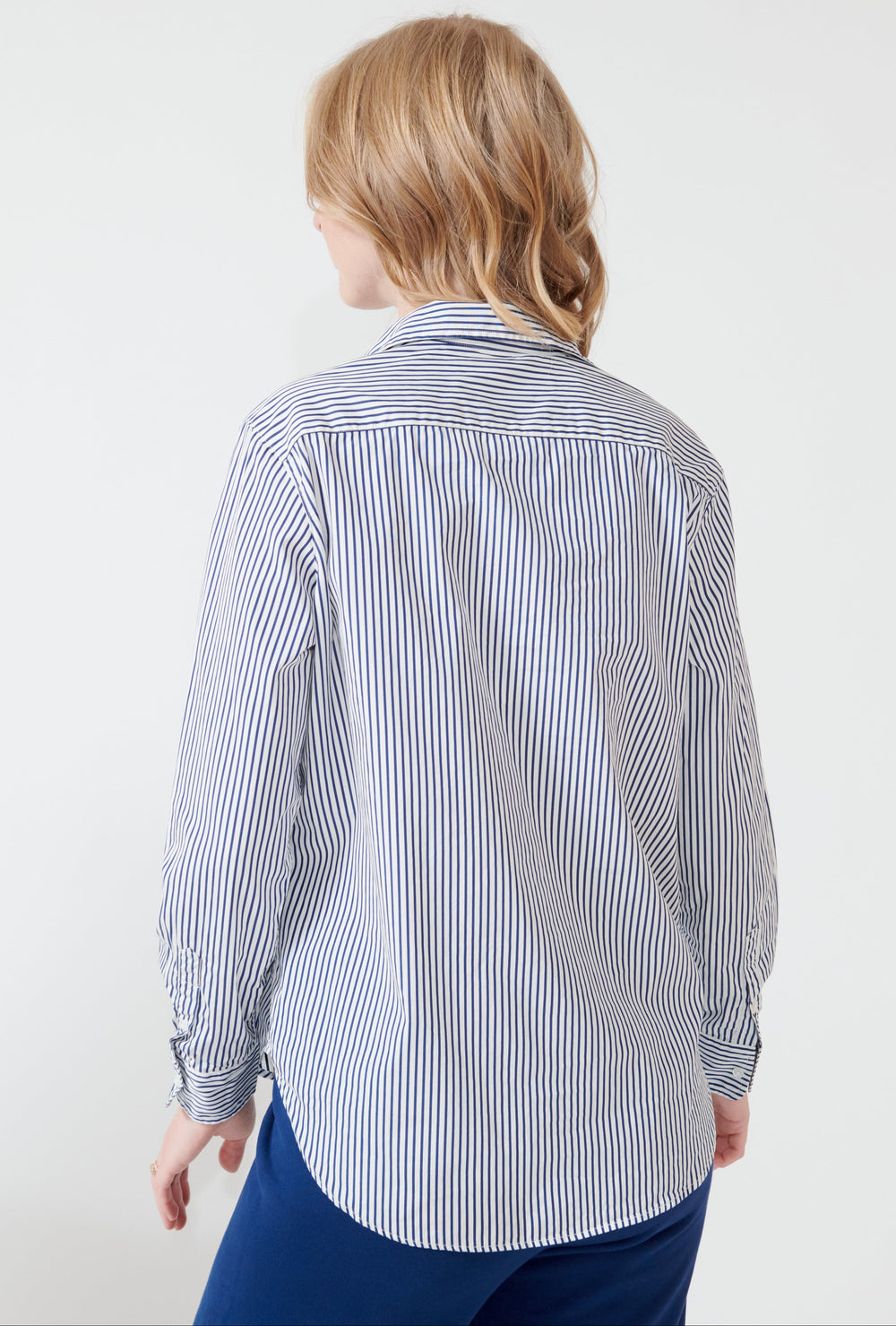 Madi wearing Frank & Eileen Eileen Relaxed Button Up Shirt rear view
