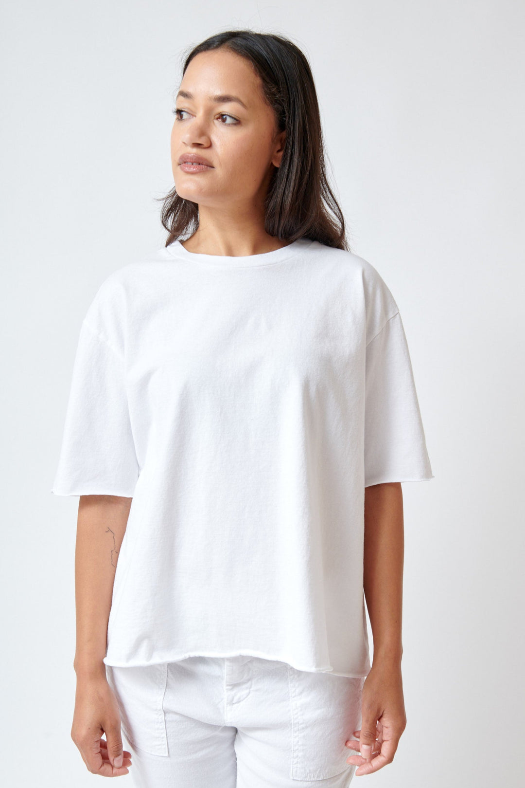 Amanda wearing Frank & Eileen Perry SS Crew Tee front view