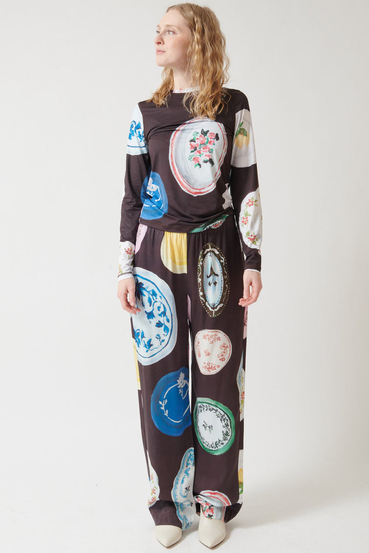 Madi wearing Stine Goya Dry Viscose Elasticated Long Pants front view