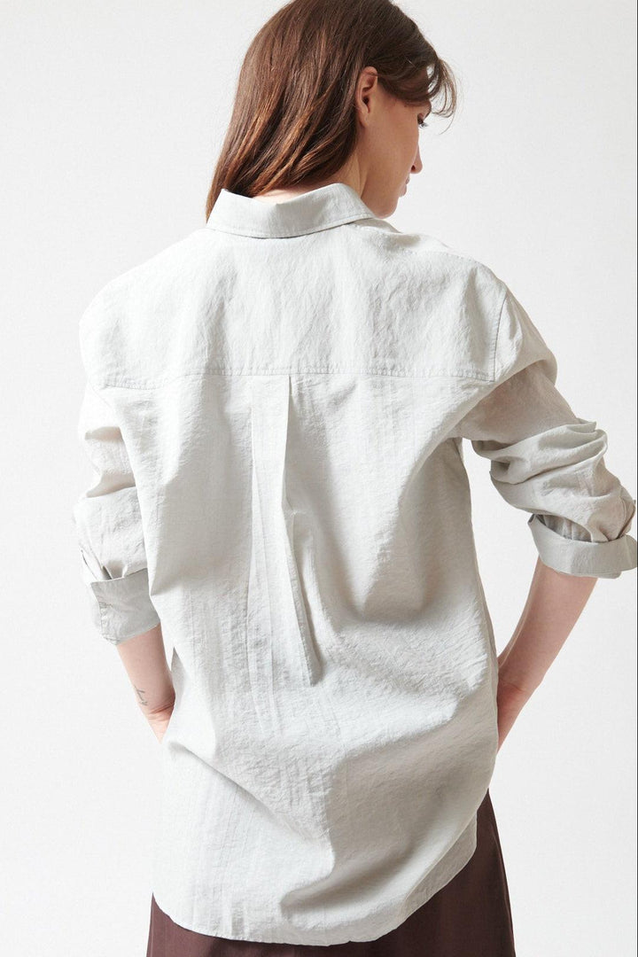 Sophie wearing Soeur Organic Cotton And Fluid Modal Francesca Shirt rear view