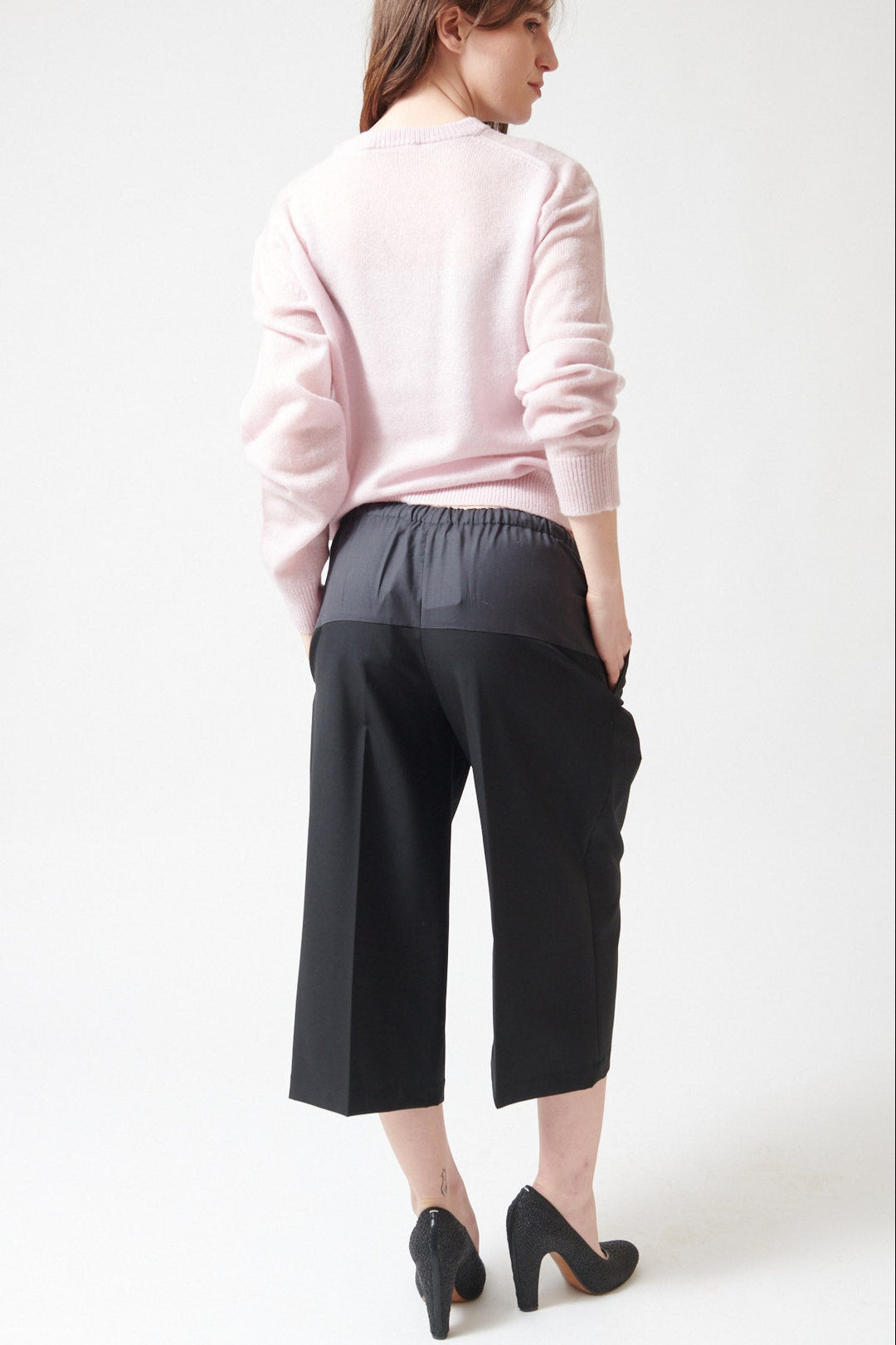 Sophie wearing 6397 Cropped Drawstring Pant rear view