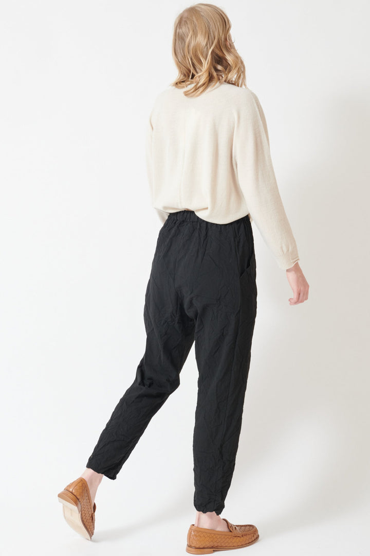 Madi wearing Pas de Calais Stretch Easy Pants rear view