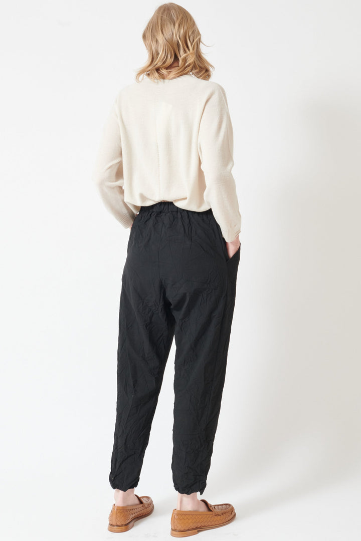 Madi wearing Pas de Calais Stretch Easy Pants rear view