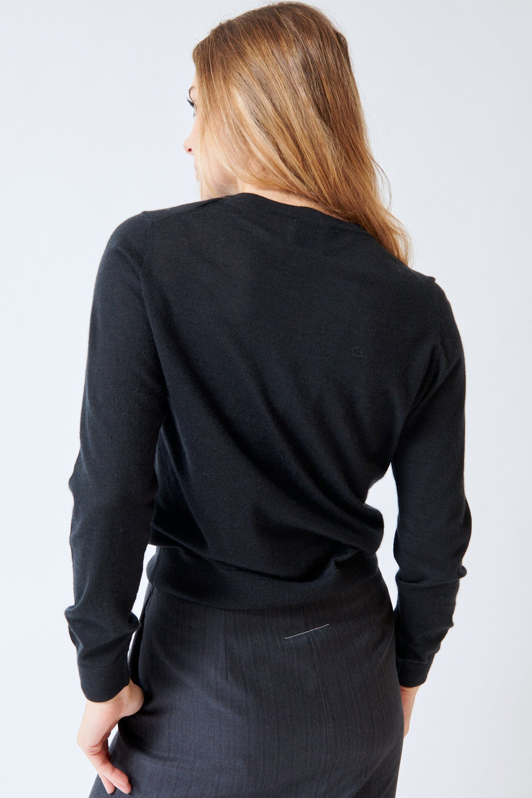 Mari wearing Allude Cashmere Long Sleeve Core Sweater rear view