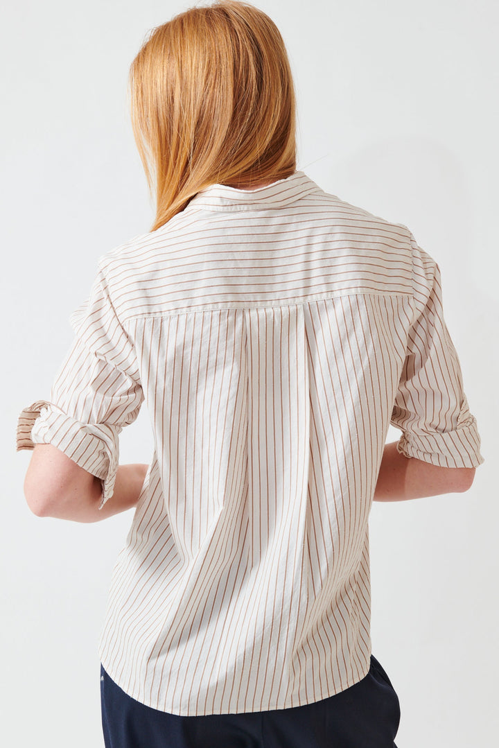 Aysia wearing Frank & Eileen Silvio Untuckable Button Up Shirt rear view