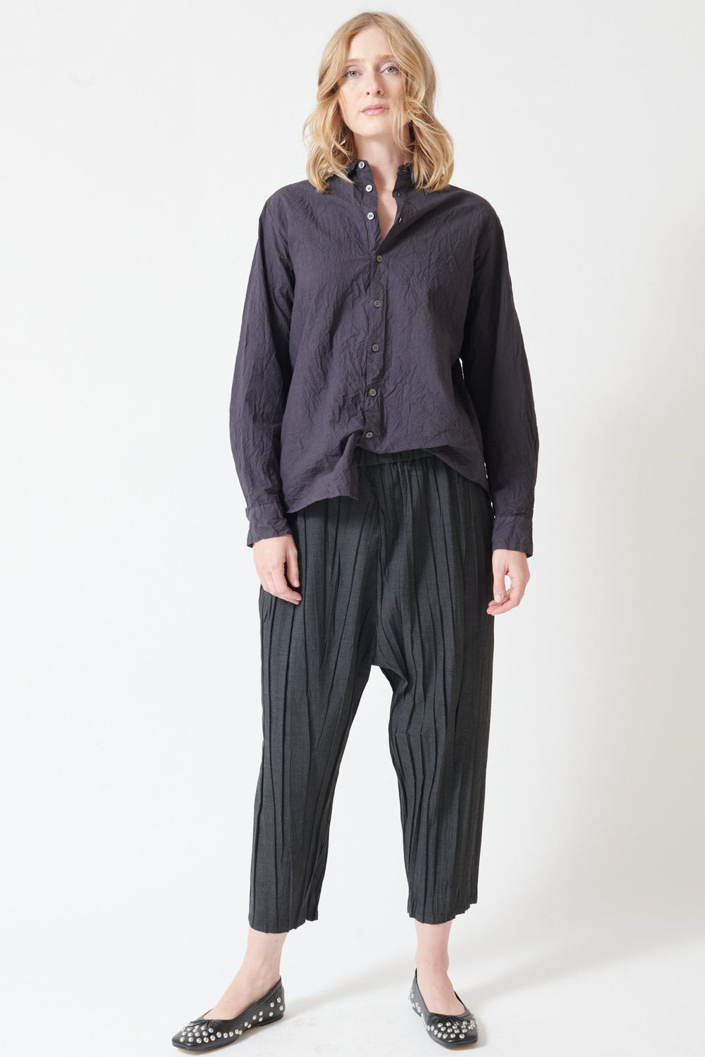 Madi wearing Pas de Calais Stretch Pleated Pants front view