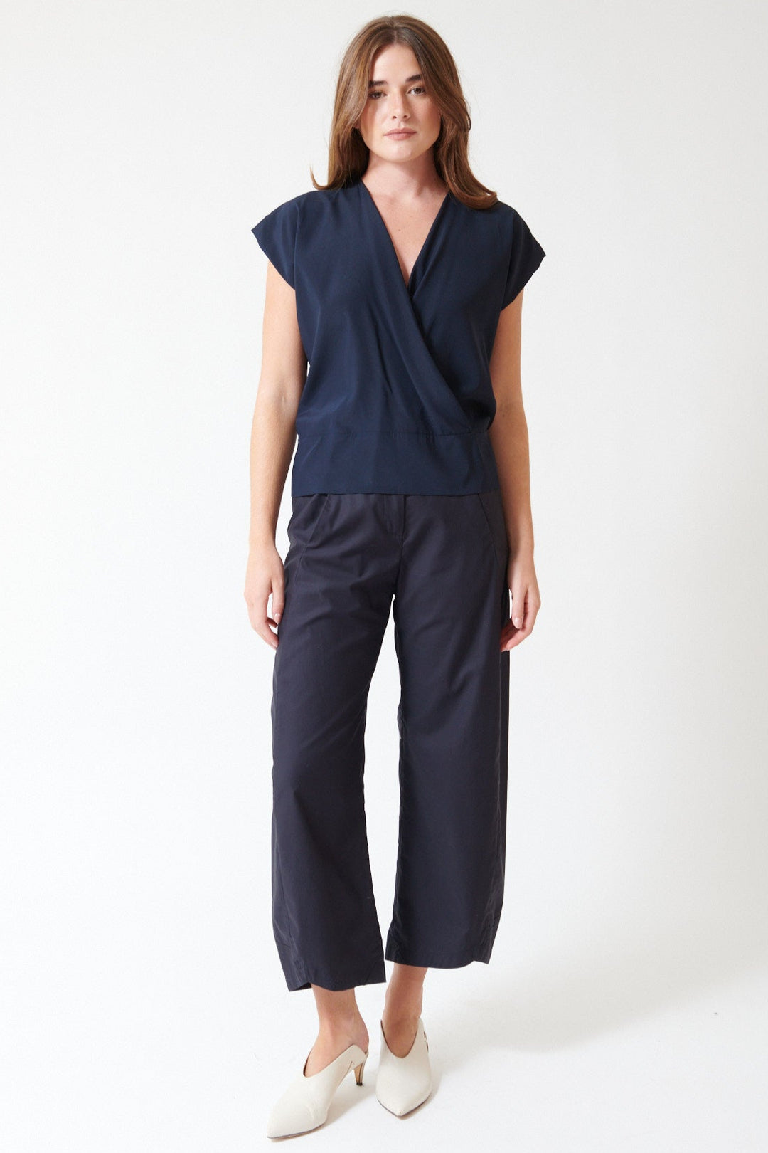Julia wearing Zero + Maria Cornejo Aissa Cotton Broadcloth Cargo Pant in Ink Jet, front view.