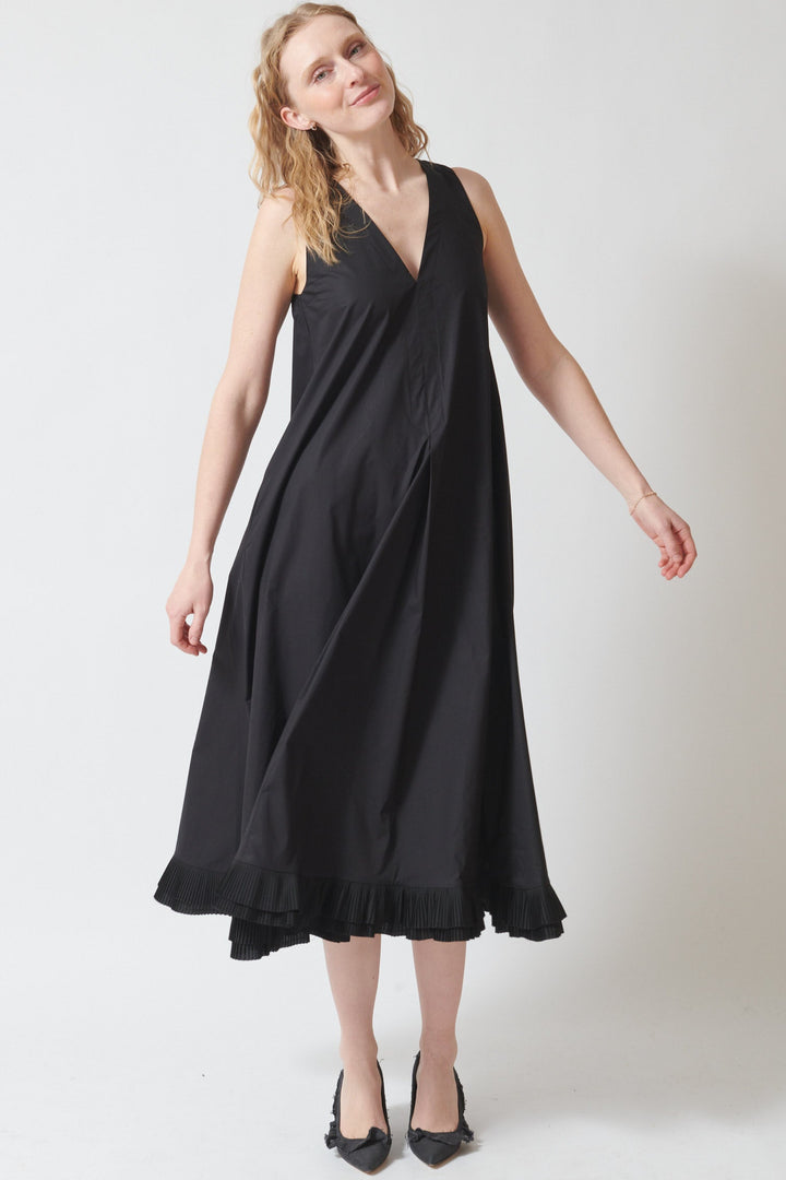 Madi wearing Meimeij Inverted Pleat Sleeveless Dress With Pockets front view