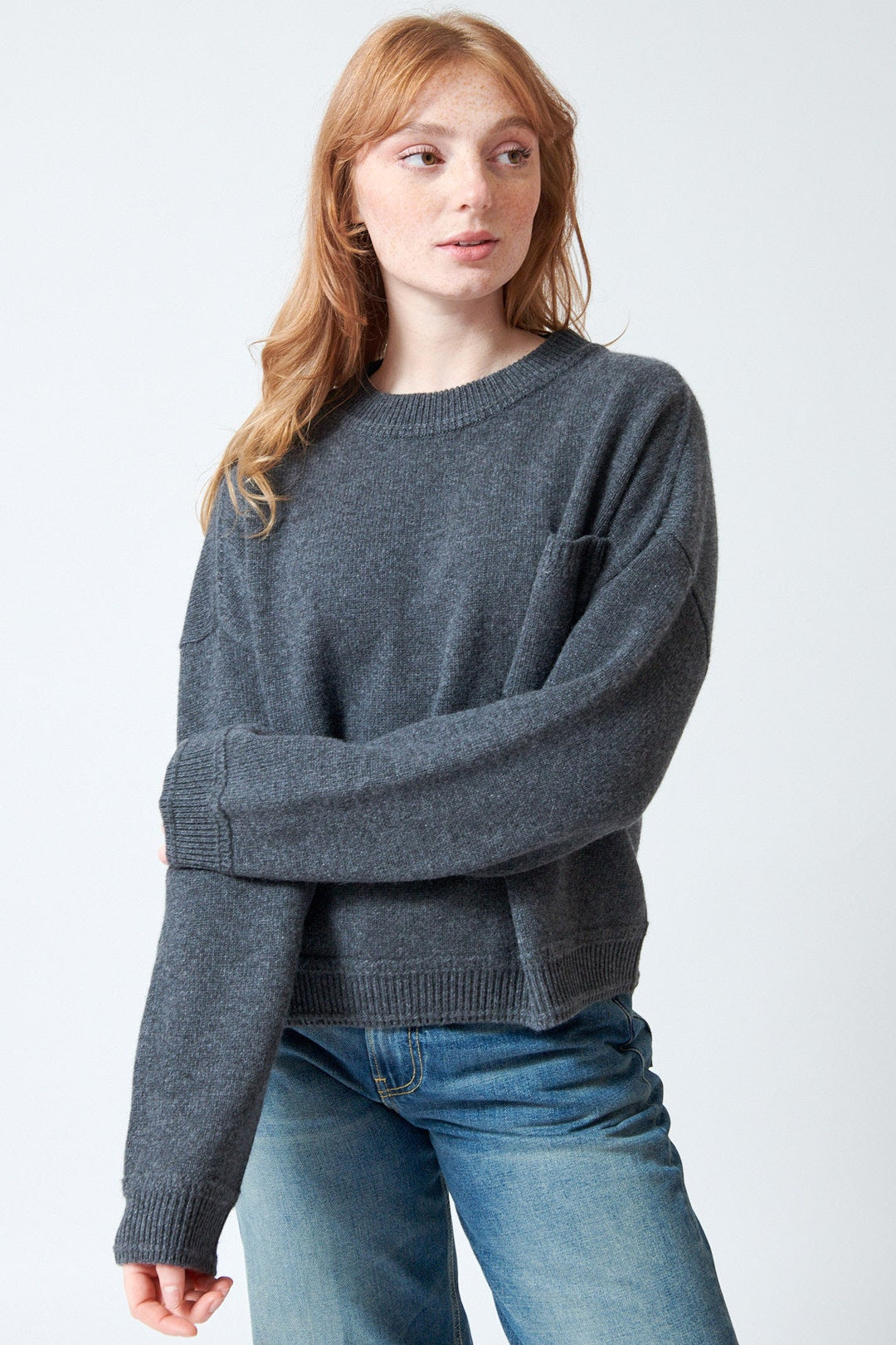 Waverly wearing Jumper 1234 Heavy Pocket Turtle French Beret front view