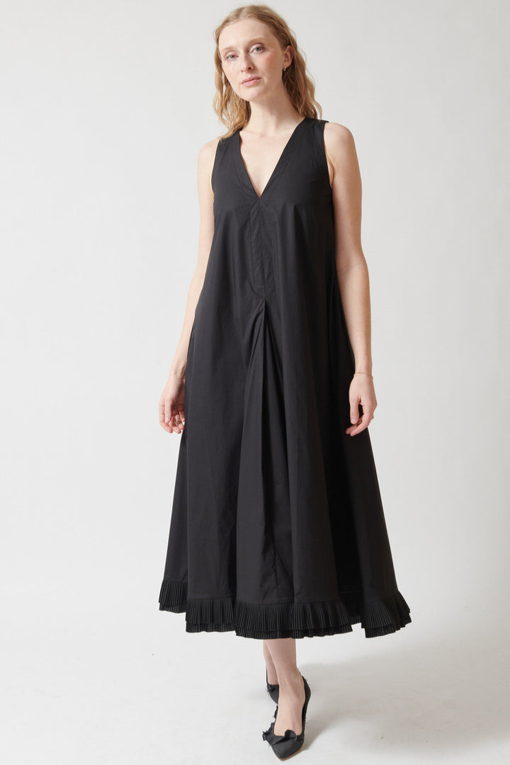 Madi wearing Meimeij Inverted Pleat Sleeveless Dress With Pockets front view