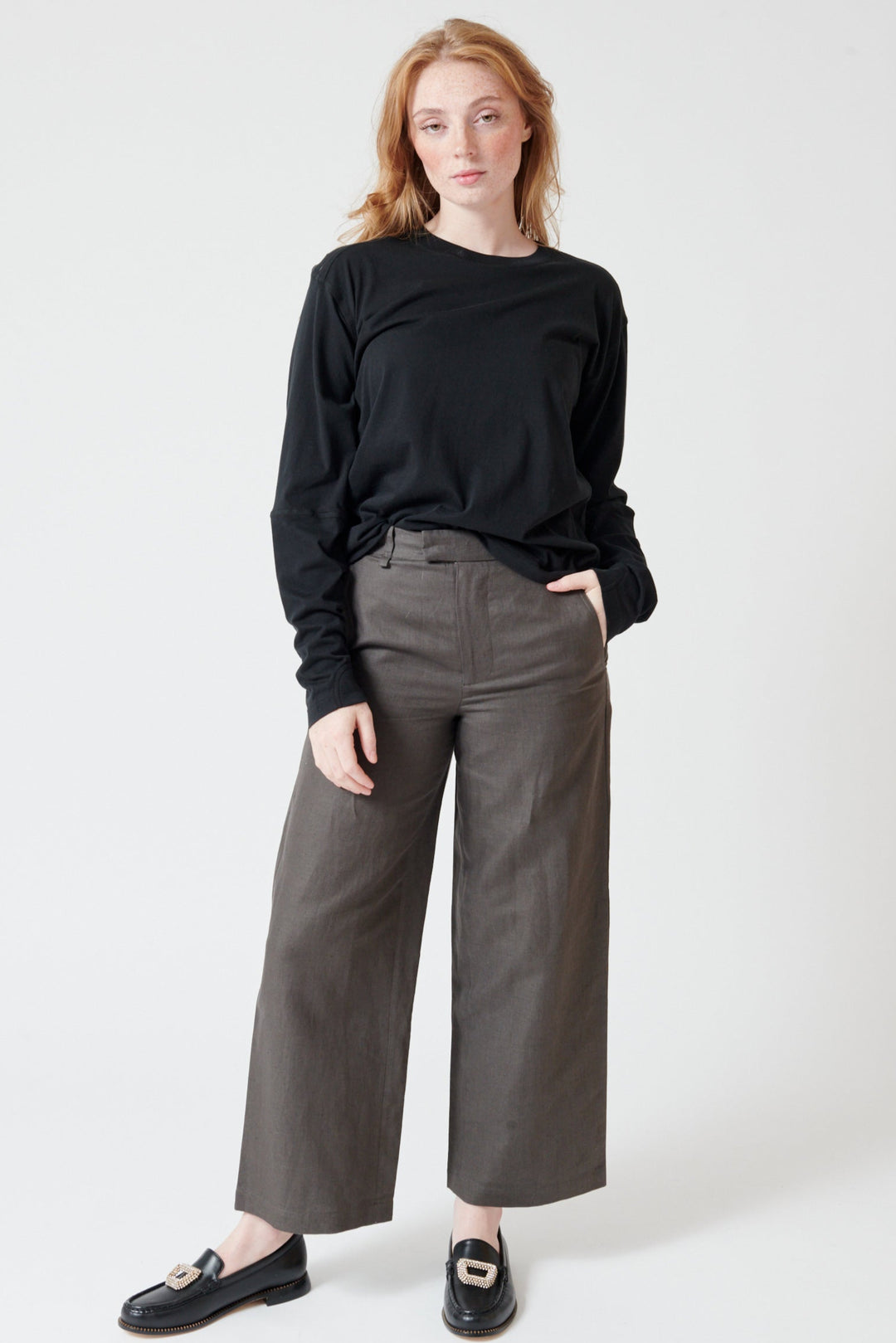 Waverly wears 6397 Cropped Roomy Trouser front view