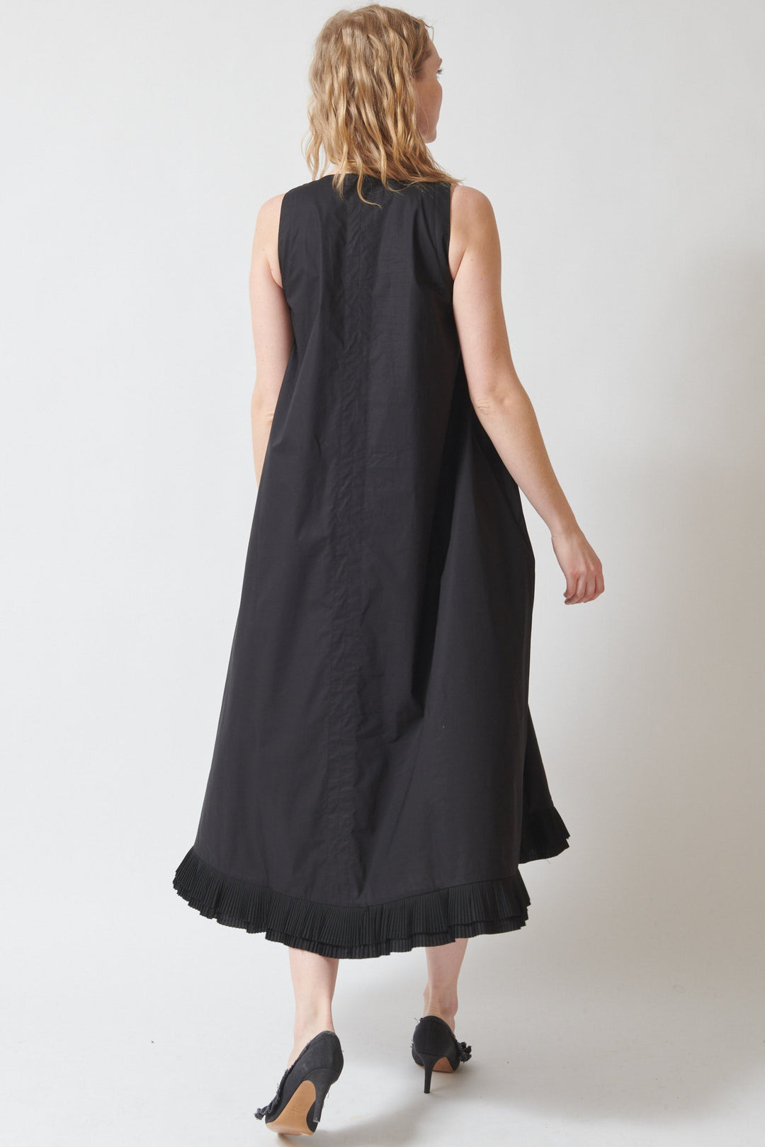Madi wearing Meimeij Inverted Pleat Sleeveless Dress With Pockets rear view