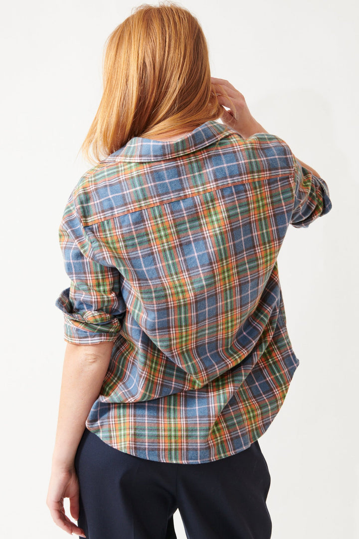 Aysia wearing Frank & Eileen Eileen Relaxed Button Up Shirt rear view