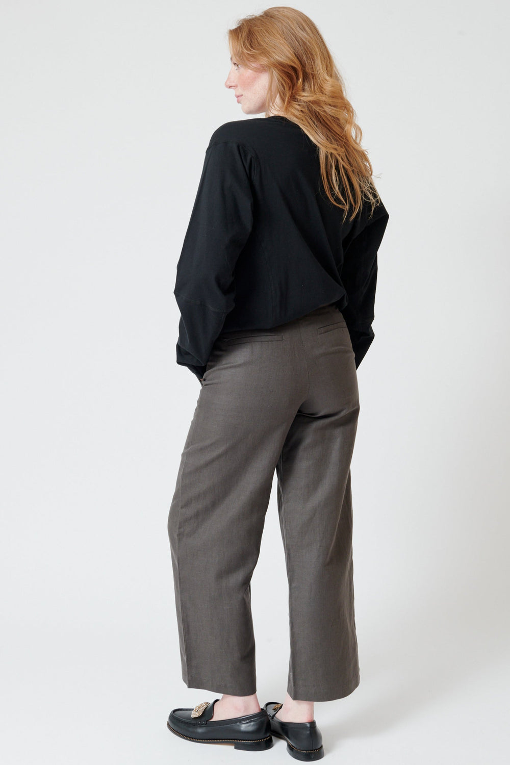 Waverly wears 6397 Cropped Roomy Trouser rear view