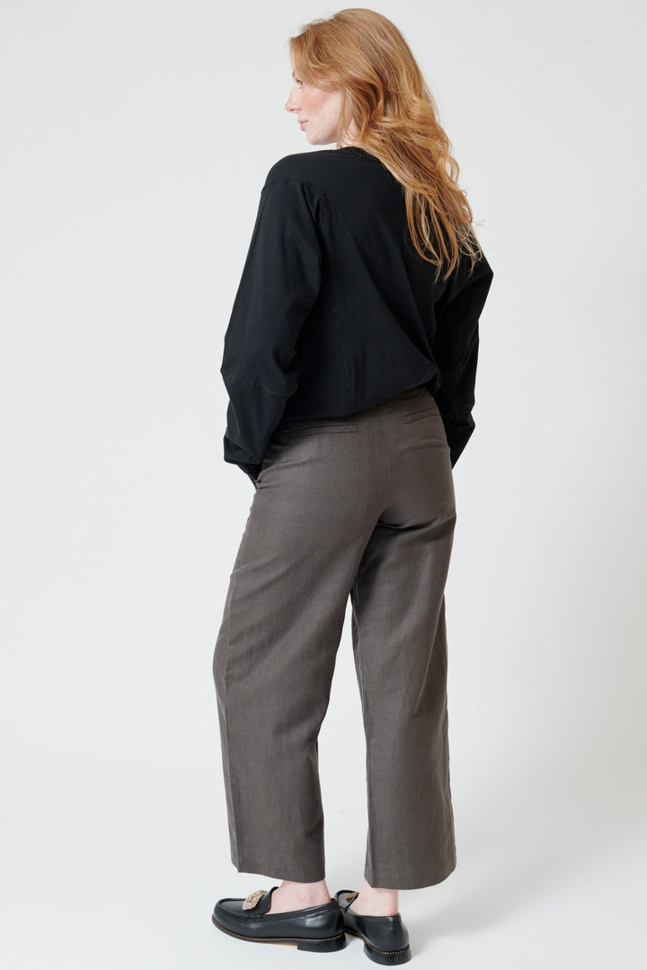 Waverly wears 6397 Cropped Roomy Trouser rear view