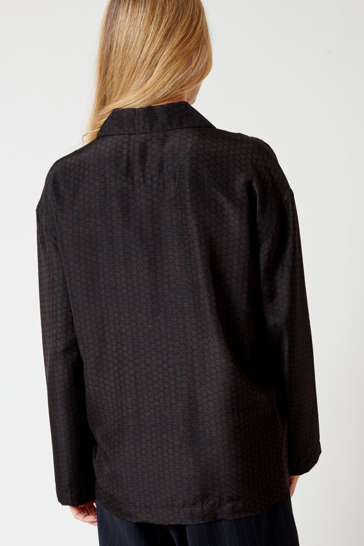 Mari wearing 6397 Pajama Shirt Jacket Bubble Wrap Print rear view