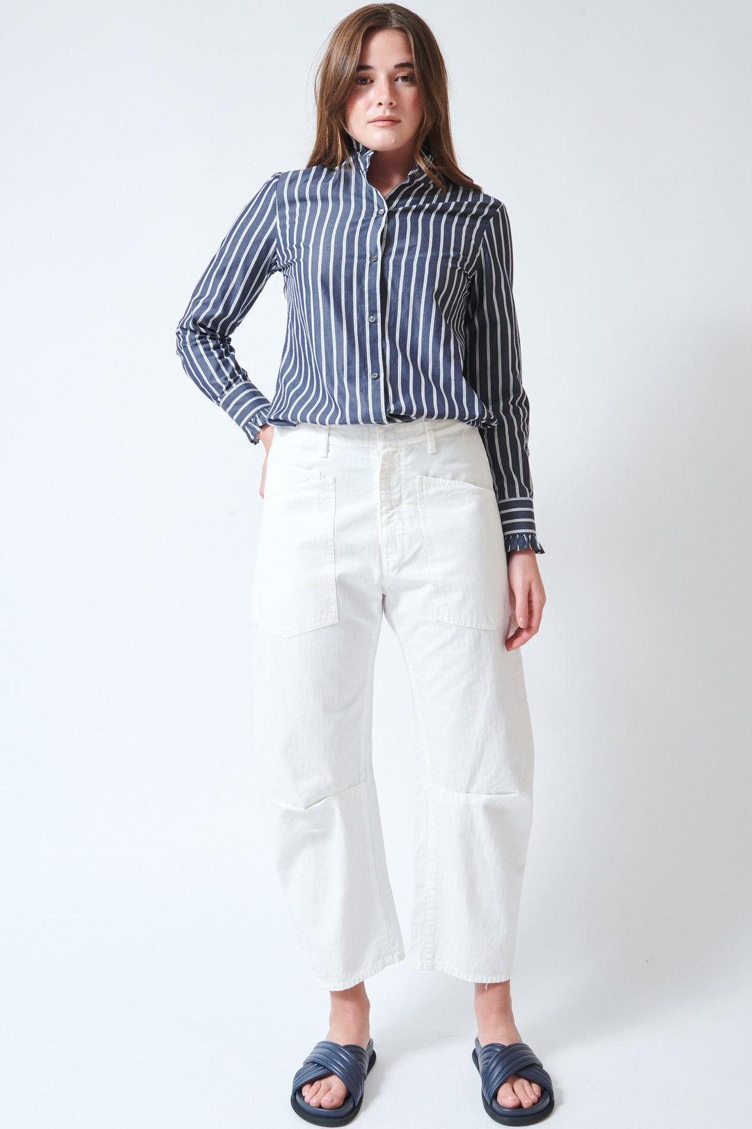 Julia wearing Nili Lotan Shon Pant front view