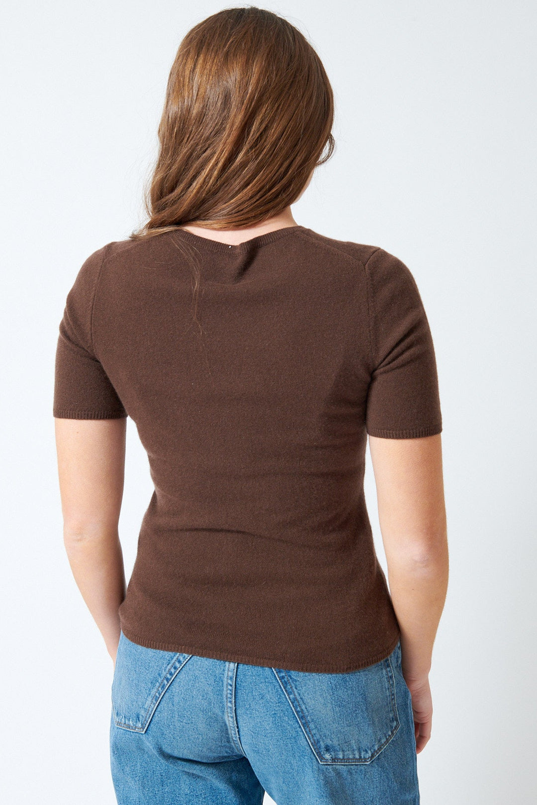Julia wearing Allude Cashmere Half Sleeve Sweater rear view