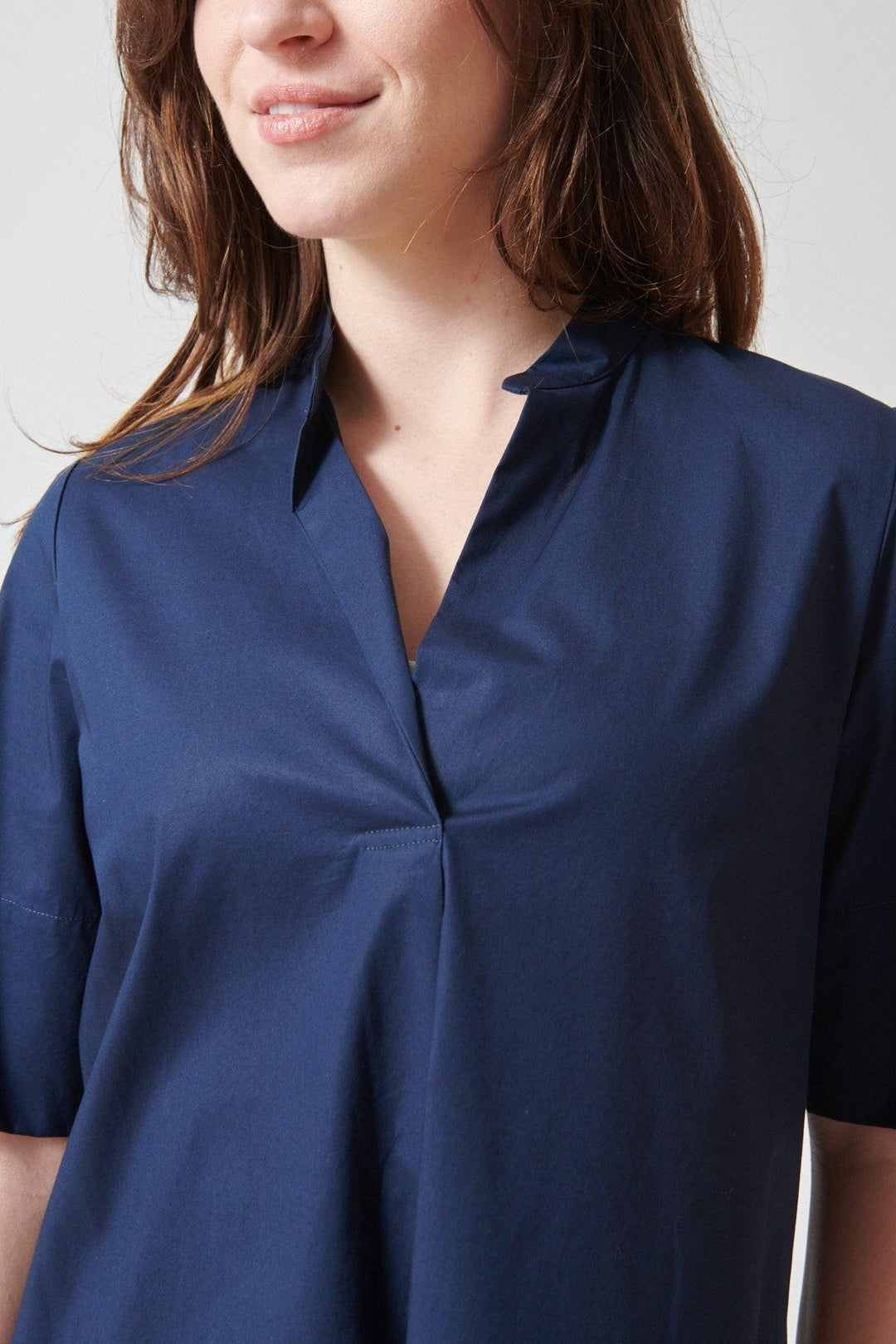 Sophie wearing Rosso 35 Cotton Comfort Short Sleeve Dress front/detail view