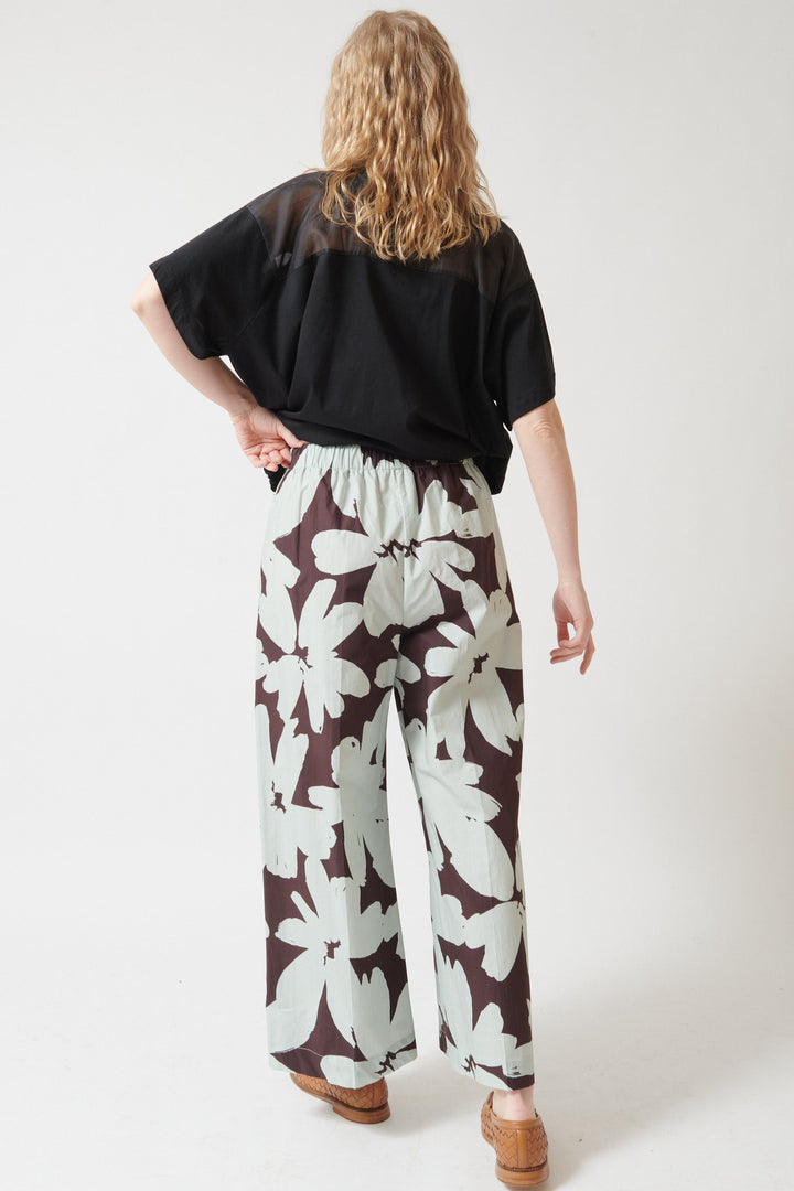 Madi wearing Meimeij Cotton Floral Print Elastic Back Pant rear view