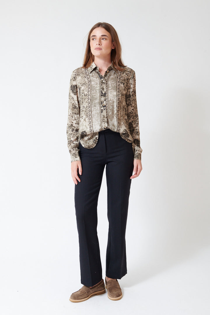 Julia wearing Momoni Benjamin Tuxedo Pant in Black with a French truck, front view.