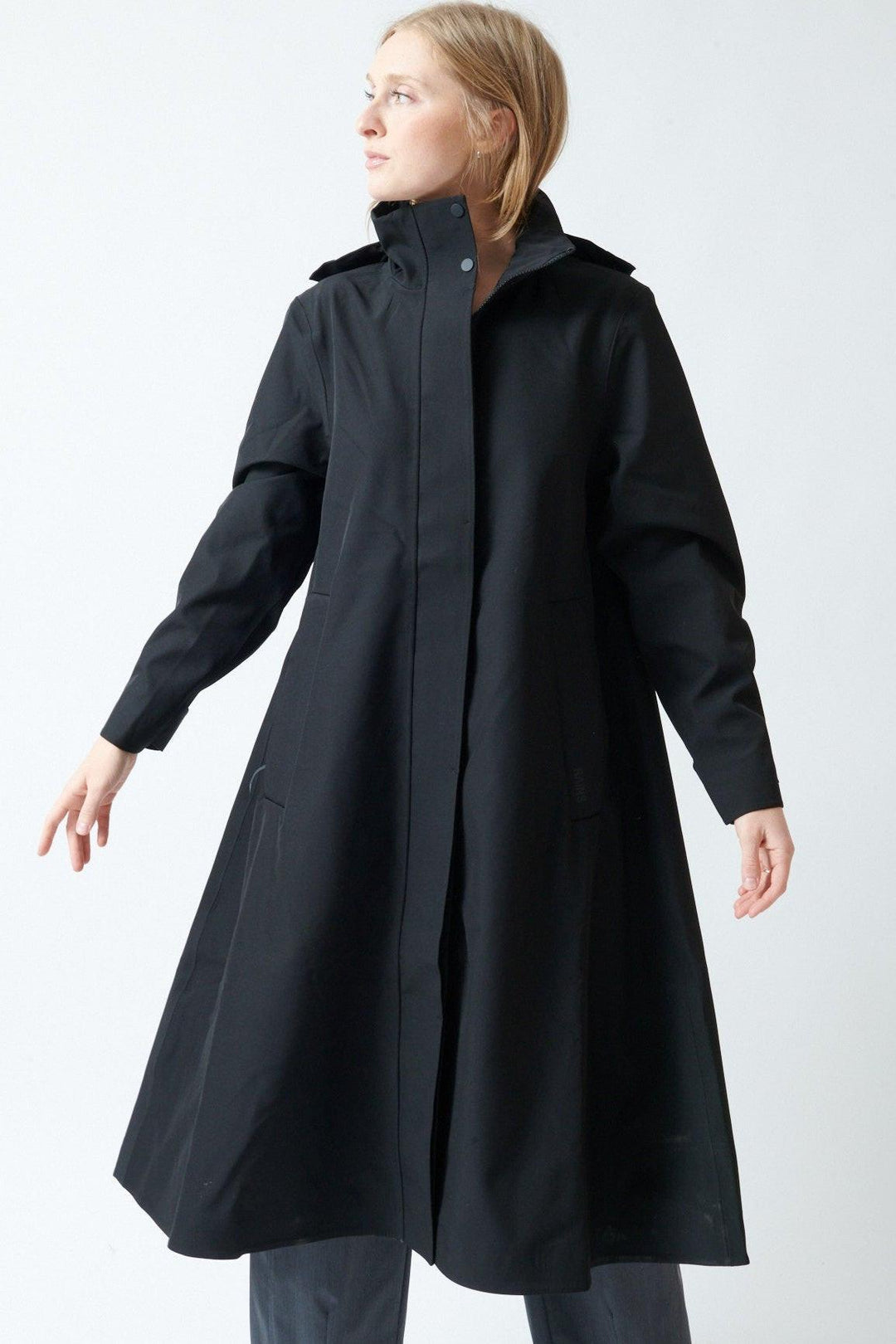 Madi wearing Rains Suva Vision Softshell A-Line W Jacket front view