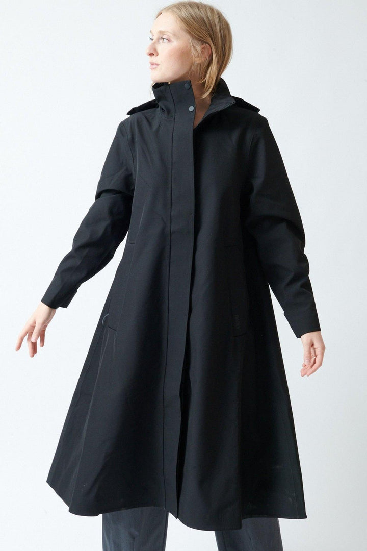 Madi wearing Rains Suva Vision Softshell A-Line W Jacket front view