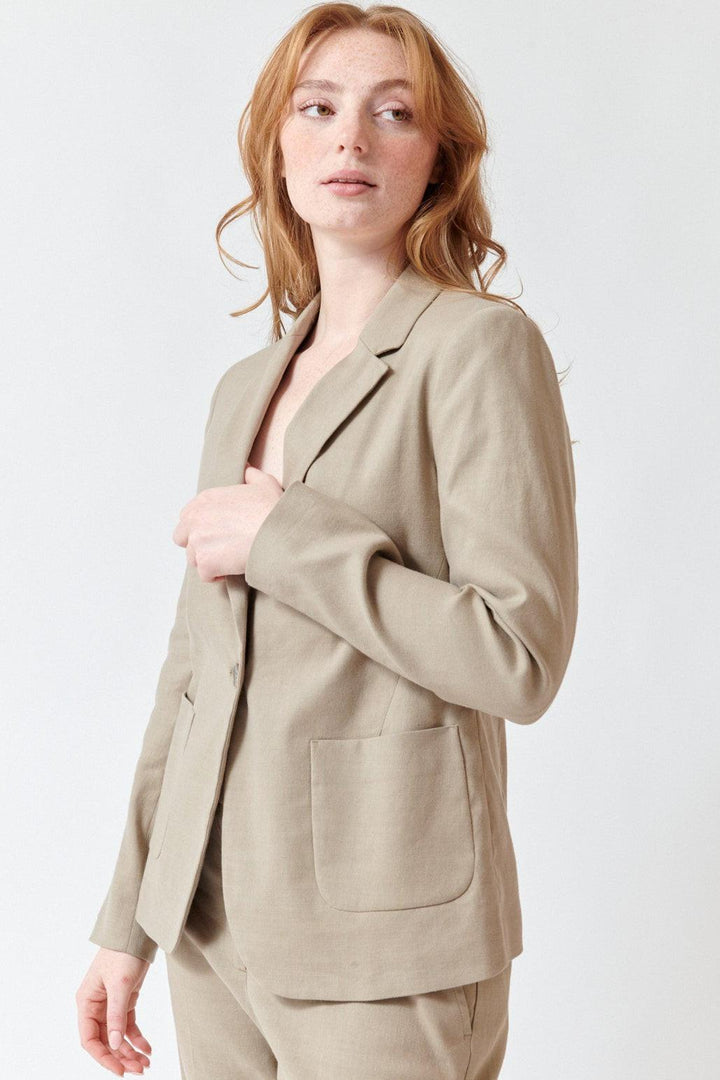 Waverly wearing Seventy Lisa Blazer front view