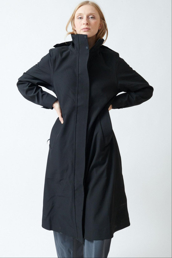 Madi wearing Rains Suva Vision Softshell A-Line W Jacket front view