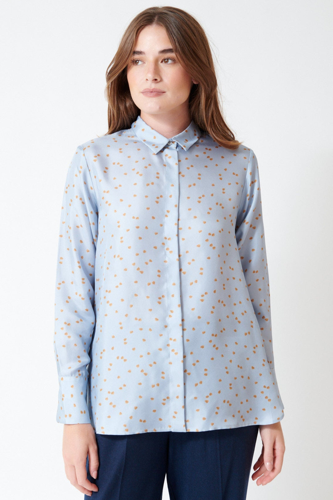 Julia wearing Rosso 35 Silk 35 Blouse in Sky and Dijon, front view.