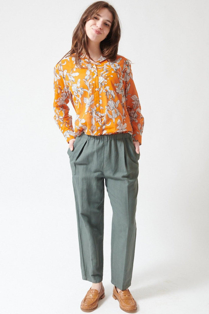 Sophie wearing Rosso 35 Garment Dyed Elasticated Trousers front view