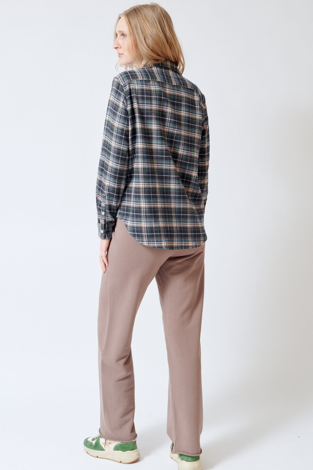 Madi wearing Frank & Eileen Catherine Long Sweatpant rear view