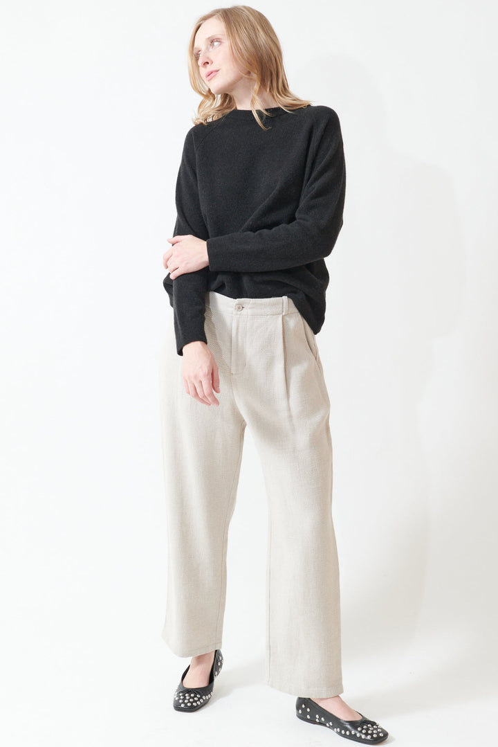 Madi wearing Evam Eva Linen Wool EE Wide Pants front view