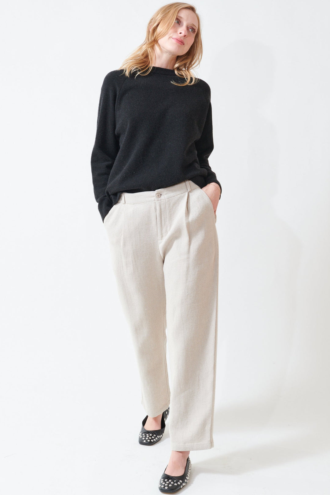 Madi wearing Evam Eva Linen Wool EE Wide Pants front view