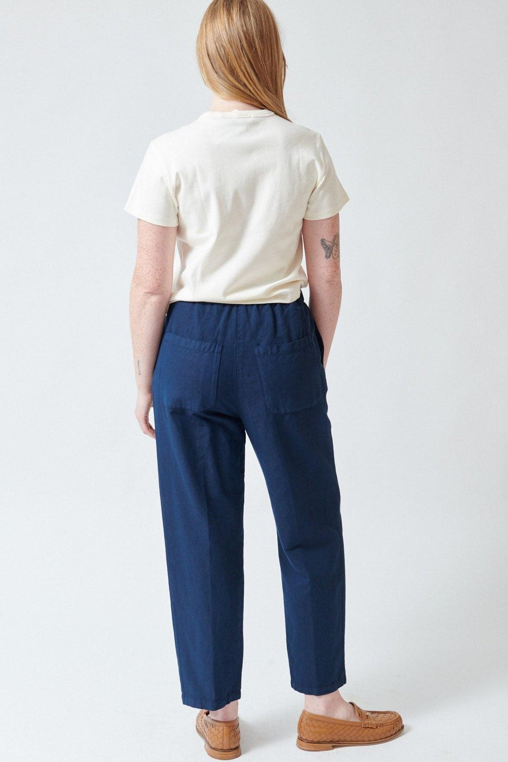 Waverly wearing Rosso 35 Garment Dyed Elasticated Trousers rear view