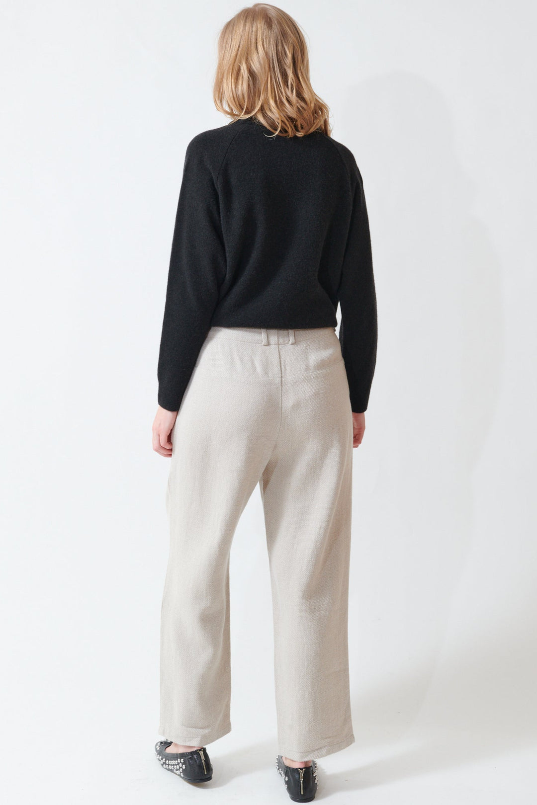 Madi wearing Evam Eva Linen Wool EE Wide Pants rear view