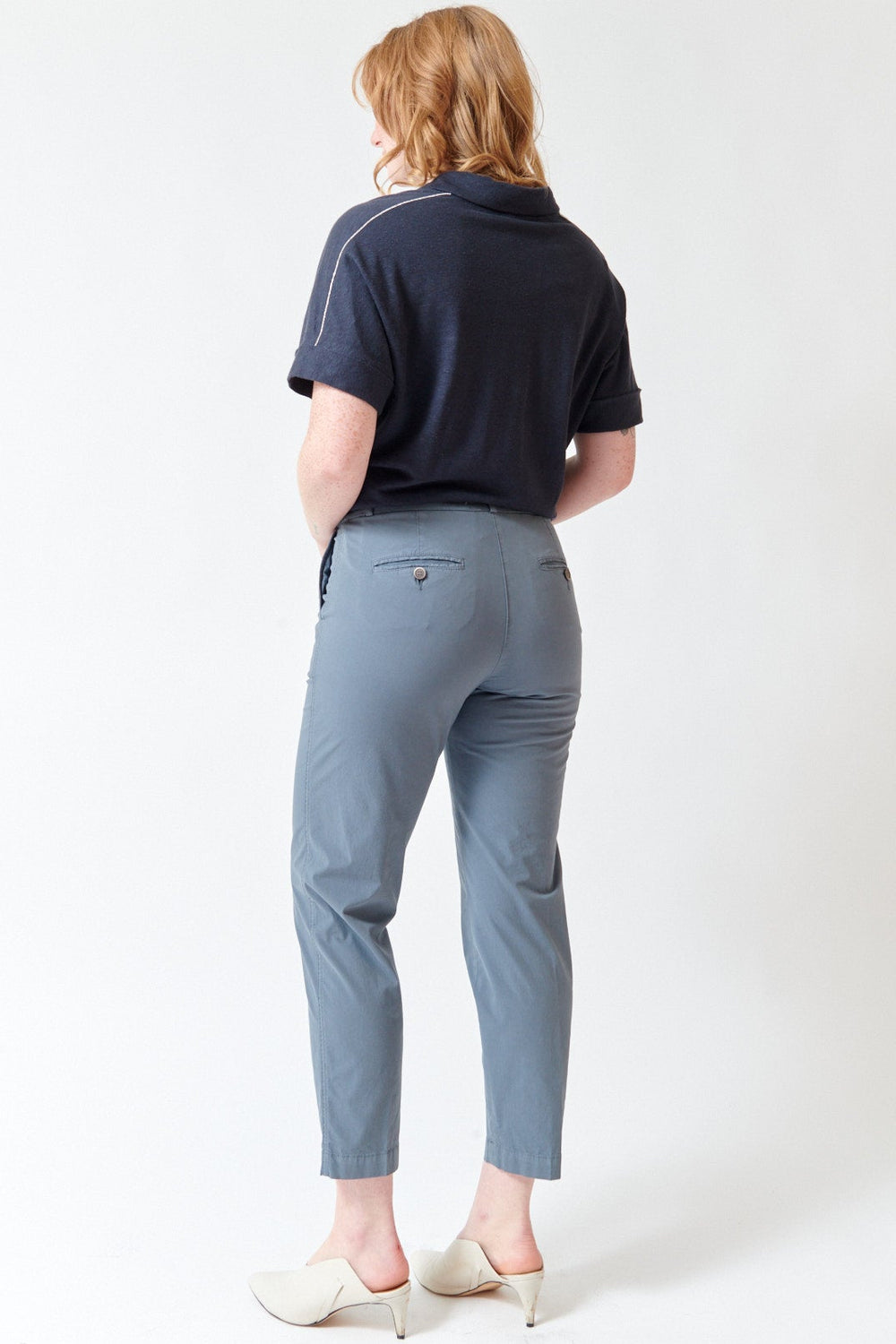 Waverly wearing Peserico Light Cotton Slub Stretch Pants rear view