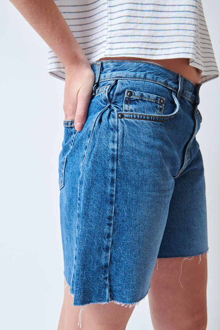 Julia wearing ASKK NY The Sloop Short side detail view