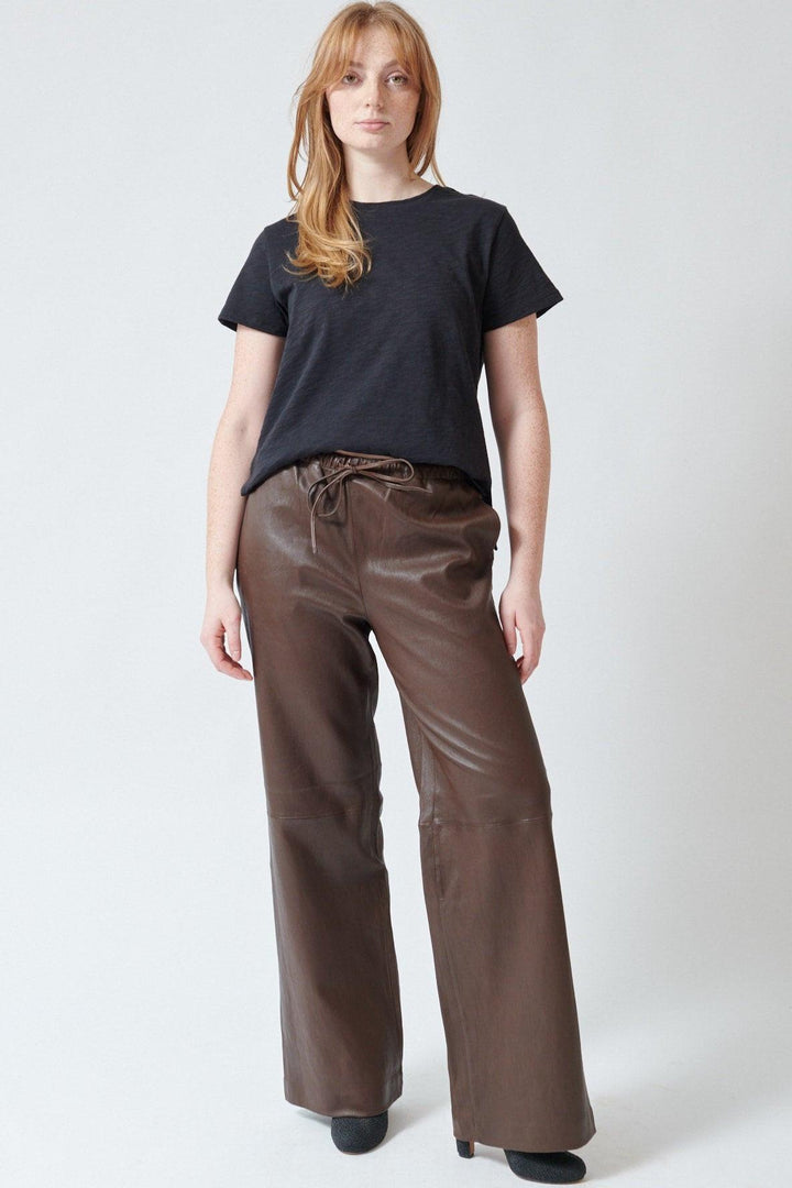 Waverly wearing SPRWMN Kauai Pants front view