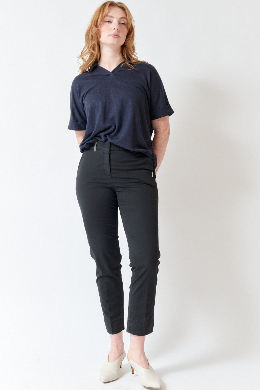 Waverly wearing Peserico Cotton Stretch Gabardine Pants front view