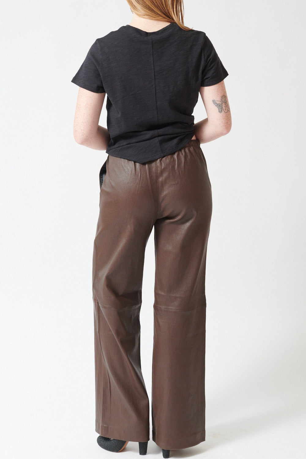 Waverly wearing SPRWMN Kauai Pants rear view