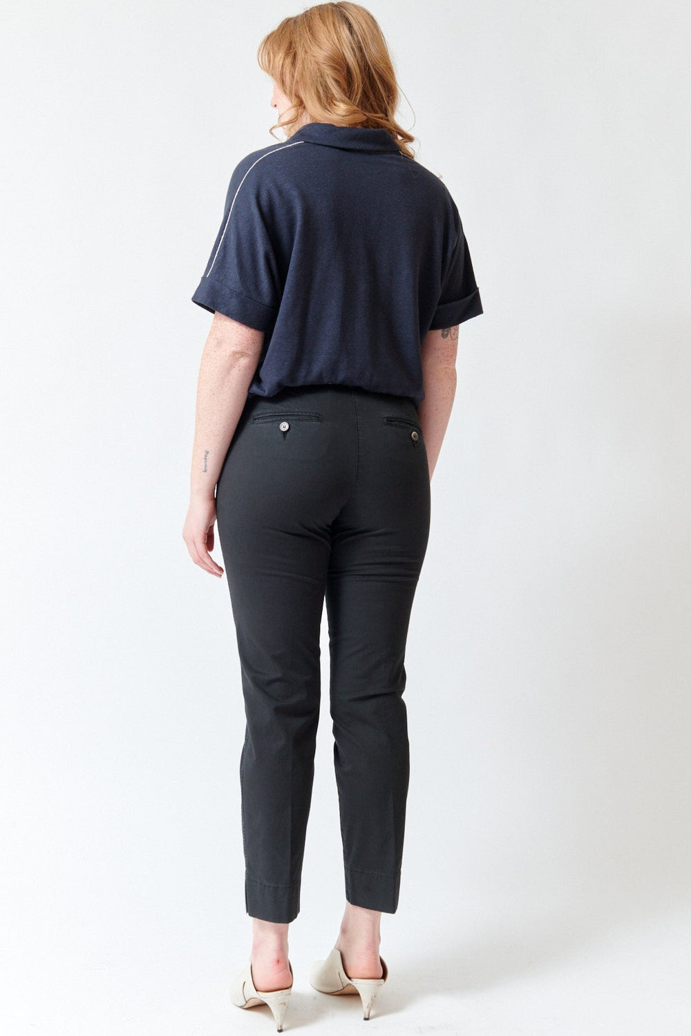 Waverly wearing Peserico Cotton Stretch Gabardine Pants rear view