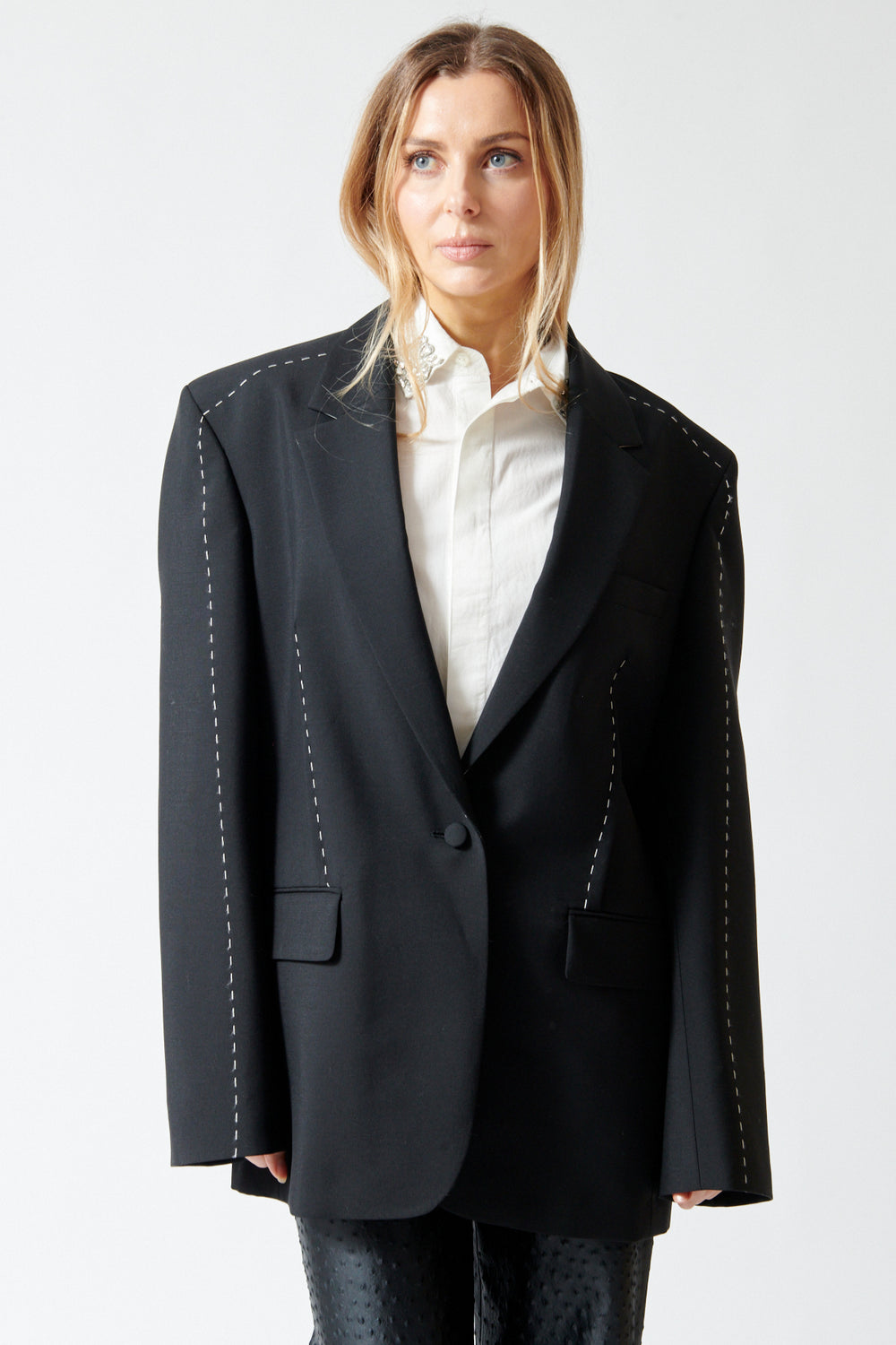 Mari wearing Róhe Contrast Detail Blazer front view