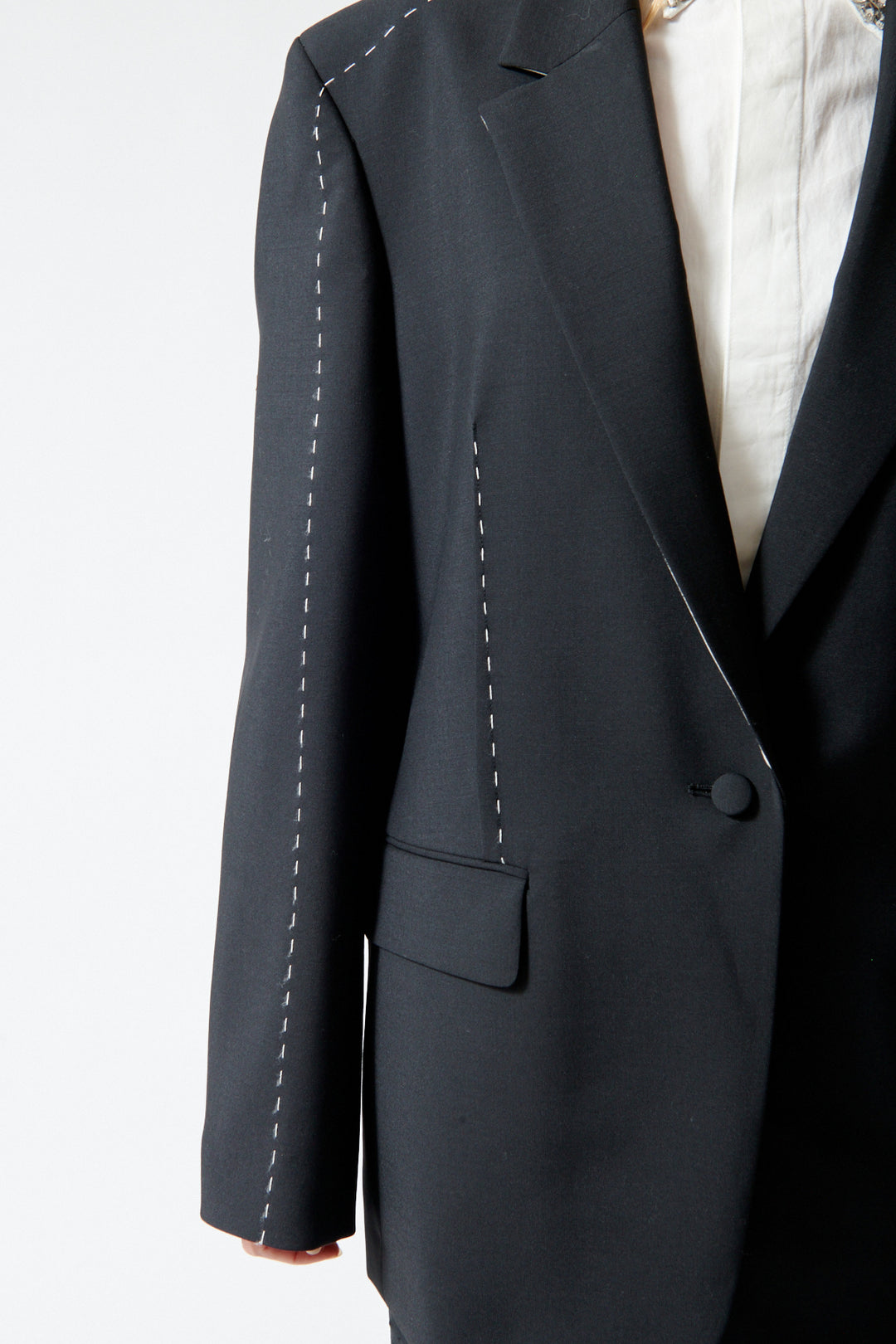 Mari wearing Róhe Contrast Detail Blazer front/detail view