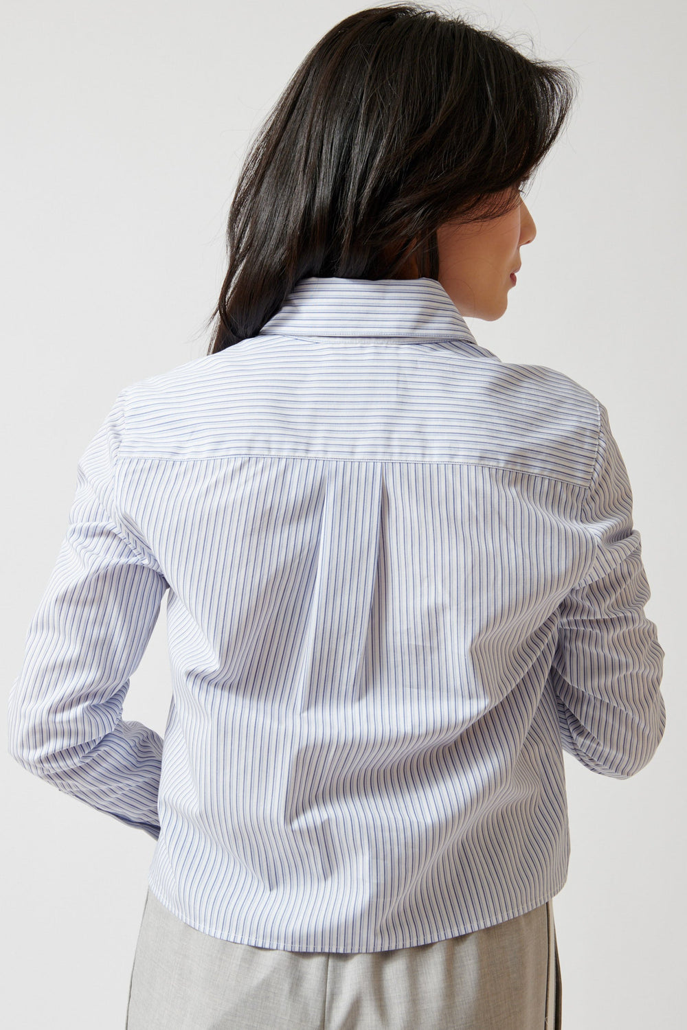 Model wearing WE-AR4 The Campbell rear front 