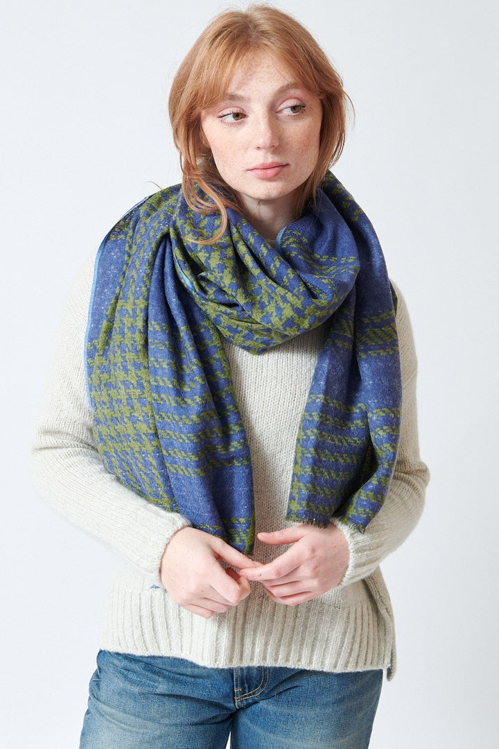 Waverly wearing Épice Tweed Check Shawl front view